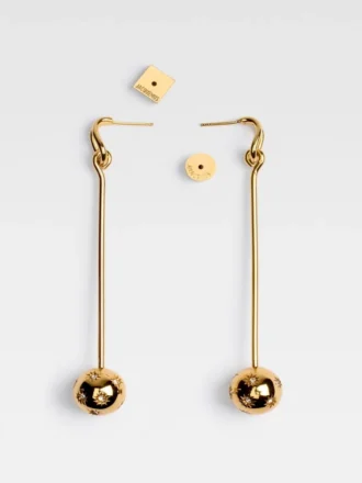 Les boucles d’oreilles Nodo Boucles d’oreilles pendantes ornées de strass Les boucles d’oreilles Nodo Boucles d’oreilles pendantes ornées de strass