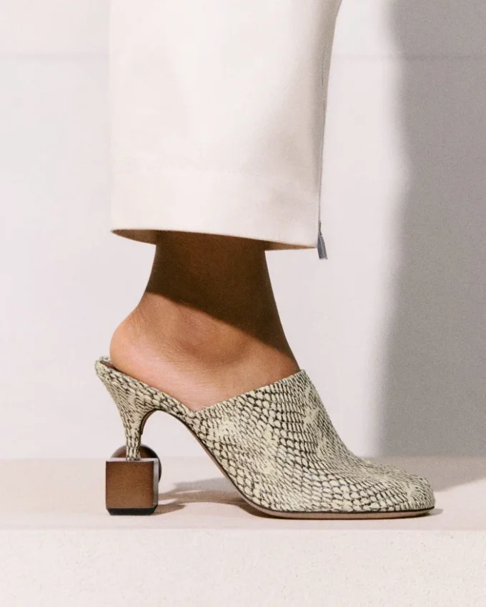 Les mules Bisou Mules à talons géométriques Les mules Bisou Mules à talons géométriques