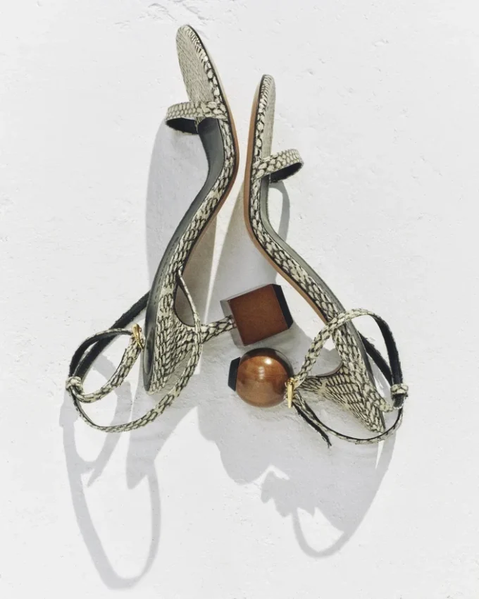 Les sandales Bisou Sandales à talons géométriques Les sandales Bisou Sandales à talons géométriques