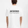 T-shirt avec adresse Montaigne T-shirt à manches courtes avec logo et adresse – vendu exclusivement en ligne et dans notre boutique parisienne