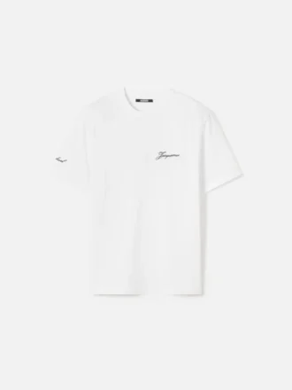 T-shirt Courchevel High Altitude Club T-shirt à manches courtes et logo – vendu exclusivement en ligne et dans notre boutique de Courchevel T-shirt Courchevel High Altitude Club T-shirt à manches courtes et logo – vendu exclusivement en ligne et dans notre boutique de Courchevel