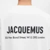 T-shirt à manches courtes avec logo et adresse – vendu exclusivement en ligne et dans notre boutique de Londres