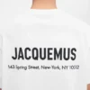 T-shirt à manches courtes avec logo et adresse – vendu exclusivement en ligne et dans notre boutique de New York