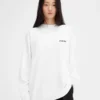 T-shirt à manches longues avec adresse imprimée et logo – vendu exclusivement en ligne et dans notre boutique de New York