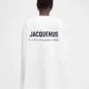T-shirt à manches longues avec adresse imprimée T-shirt à manches longues avec adresse et logo imprimés – vendu exclusivement en ligne et dans notre boutique de Courchevel